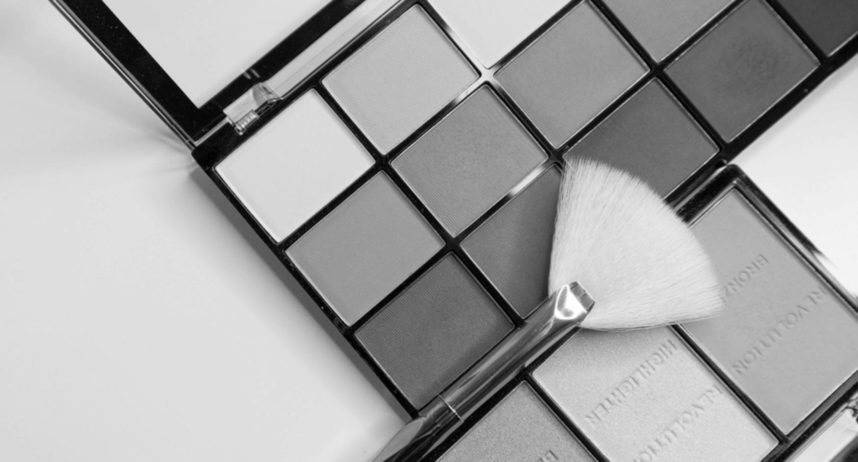 Strumenti professionali per contouring e highlighting
